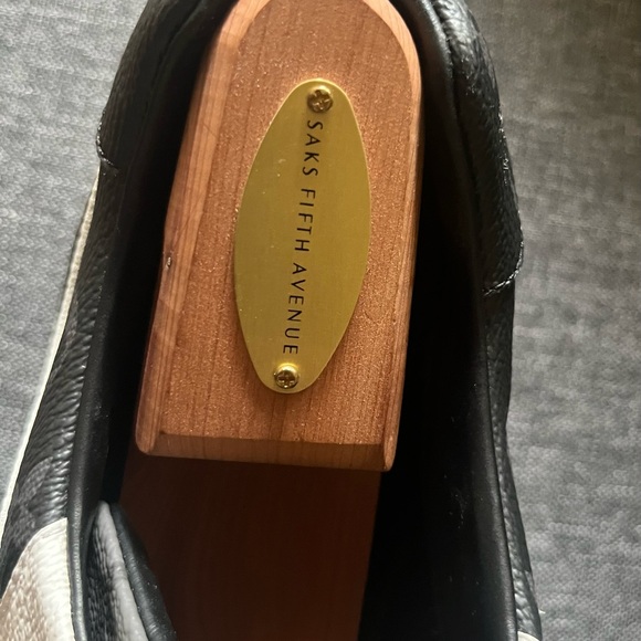 Men’s 91/2 Louis Vuitton sneakers- gently worn once - Picture 7 of 11